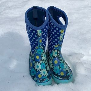 Girls Sz 1 Insulated Bogs Blue Flower